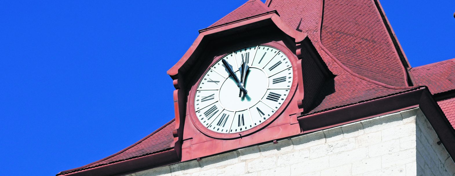 Faire sonner ses cloches ou immobiliser les aiguilles de ses horloges sur midi moins cinq, pour symboliser l’urgence climatique. Une action suivie par 212 églises au moins, de Saint-Gall à Montreux, le 28 septembre dernier à l’initiative de diverses organisations membres de l’Alliance climatique, qui réunit 80 organisations pour une politique climatique durable. www.alliance-climatique.ch / © P. Bohrer