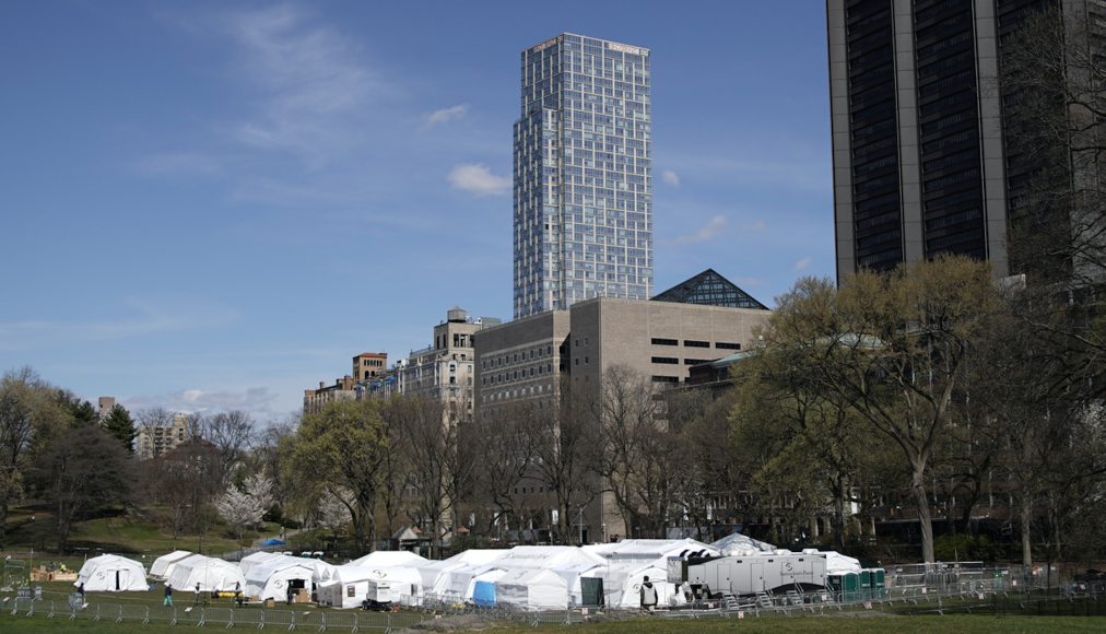 Des hôpitaux de campagne fleurissent dans Central Park. / Keystone