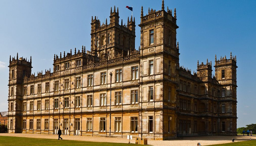 Highclere Castle, lieu de tournage de la série et du film &quot;Downton Abbey&quot; / ©Wikimedia Commons/Richard Munckton/CC BY 2.0