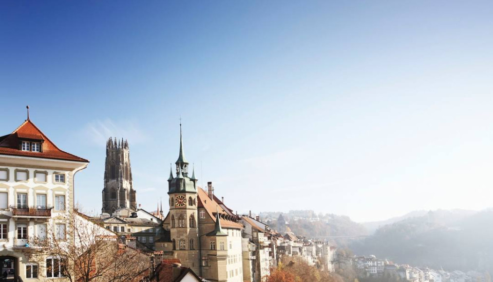 Le Grand Conseil fribourgeois était invité, ce mardi 19 mars, à se pencher sur la modification de la loi concernant les rapports entre les Eglises et l’Etat. / IStock