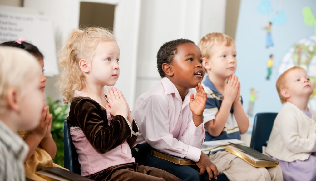 Le 25 septembre, les Assises de la catéchèse réuniront les réformés, à l’Université de Fribourg, afin de discuter les nouveaux enjeux d’un catéchisme centré sur l’enfant et la cellule familiale. ©iStock