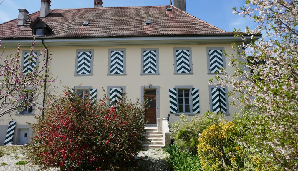 Pour compléter ce projet de vie communautaire, des ateliers de jardinage ou d’horticulture sont envisagés dans le jardin de la cure. / © C. Vez