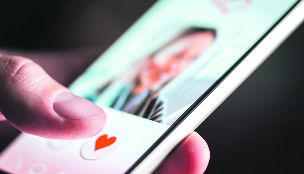 Internet aurait-il fait de nos relations amoureuses un «marché»? Pas encore, démontrent Gina Potarca et France Ortelli dans leurs recherches. / © Tero Vesalainen/iStock