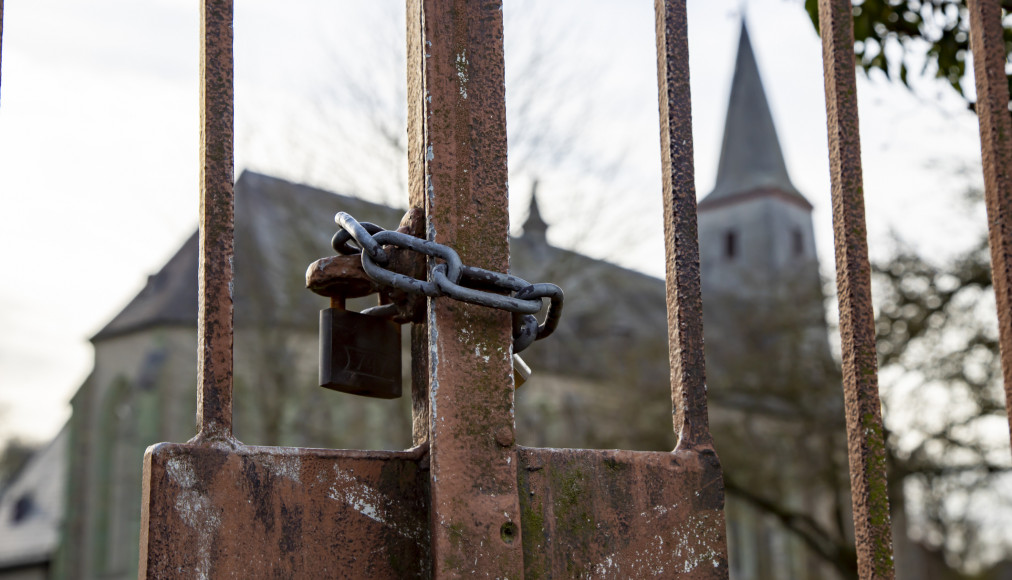 Mercredi 25 janvier, le Synode de l’Église réformée évangélique de Neuchâtel devra se positionner face à la demande de son Exécutif visant à clarifier l’usage de ses temples, en interdisant notamment la tenue en leur sein de cérémonies laïques. / IStock