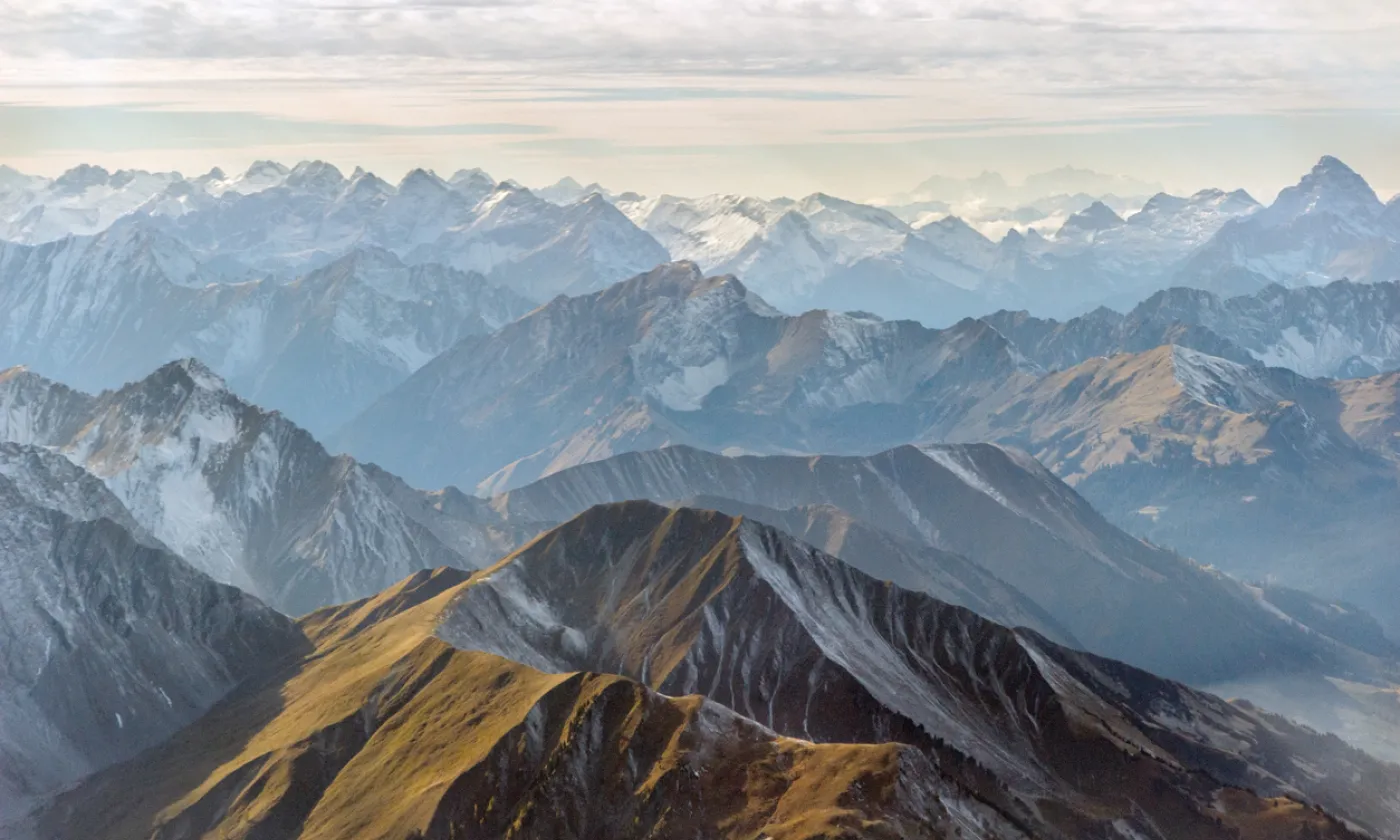 La montagne symbolise le lieu de la rencontre avec les divinités dans de nombreuses religions. Image d'illustration. © iStock/ Roman_Mikhailov