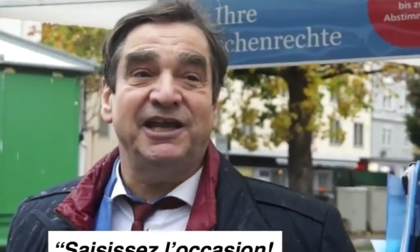 Gilles Tschudi, dans le rôle du courtier en assurances en droits humains.