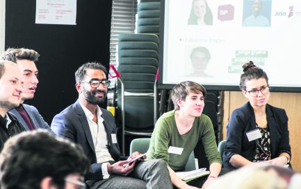 Rencontre entre des organisations de jeunes musulmans et les représentants de jeunes des partis à Bienne en 2019. / © Ghalib/Rayan