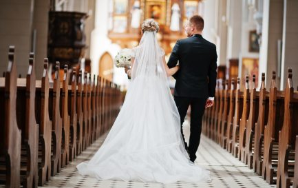 Mariages, baptêmes ou funérailles se passent encore à l&#039;Eglise pour certains / IStock