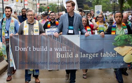 Le pasteur Randy J. Mayer, de la Good Shepard Church of Christ en Arizona, est engagé depuis plus de vingt ans auprès des migrants à la frontière entre le Mexique et les Etats-Unis. / DR